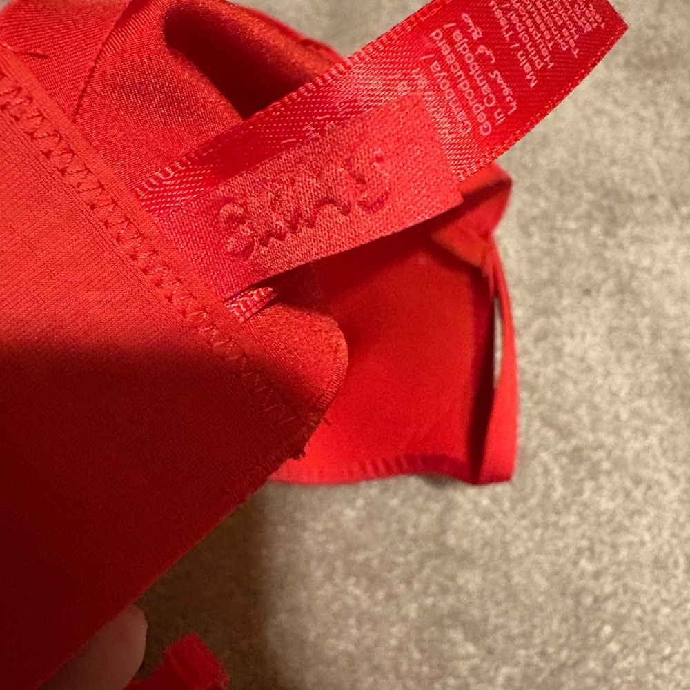 SKIMS Vibrant Red Bra - Picture 2 of 2